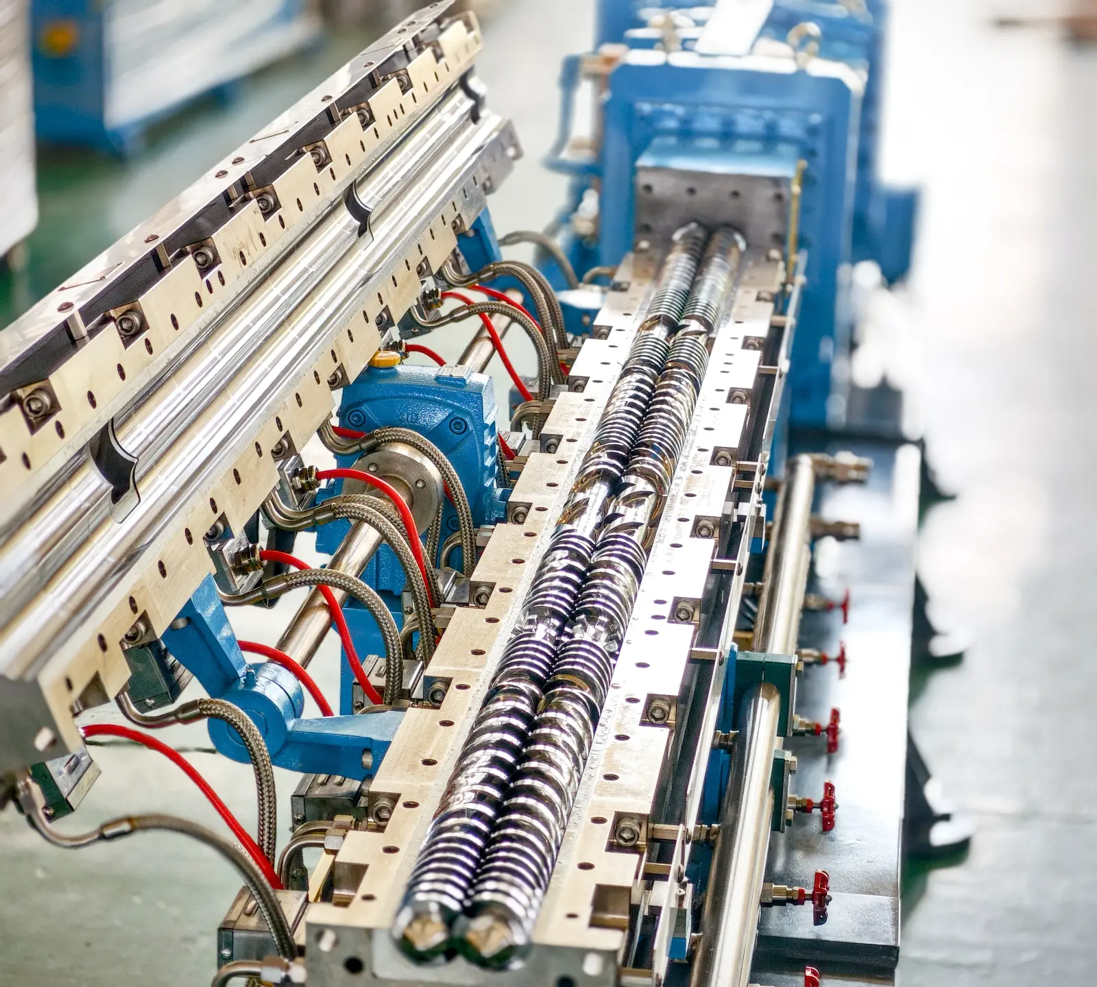 IMG_20250408_1054302 双螺杆挤出机剖分图